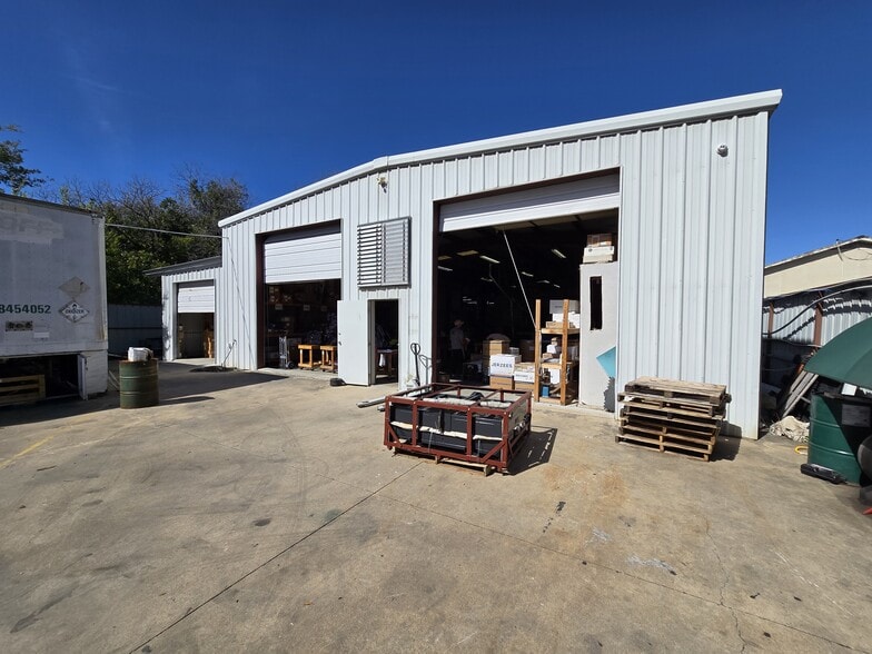 More Photos Of 5943 Posey Ln, Haltom City Manufacturing For Sale
