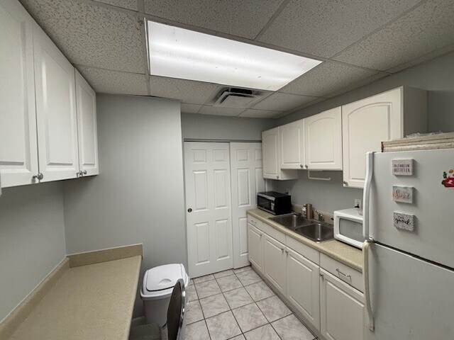 More Photos Of 6221 Pembroke Rd, Hollywood Office For Lease