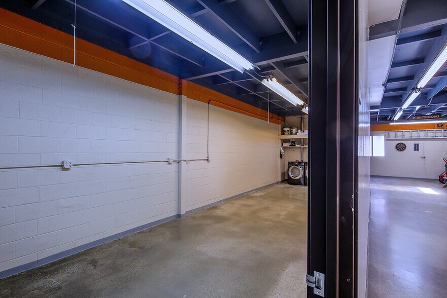 More Photos Of 227 W Maple Ave, Monrovia Manufacturing For Lease