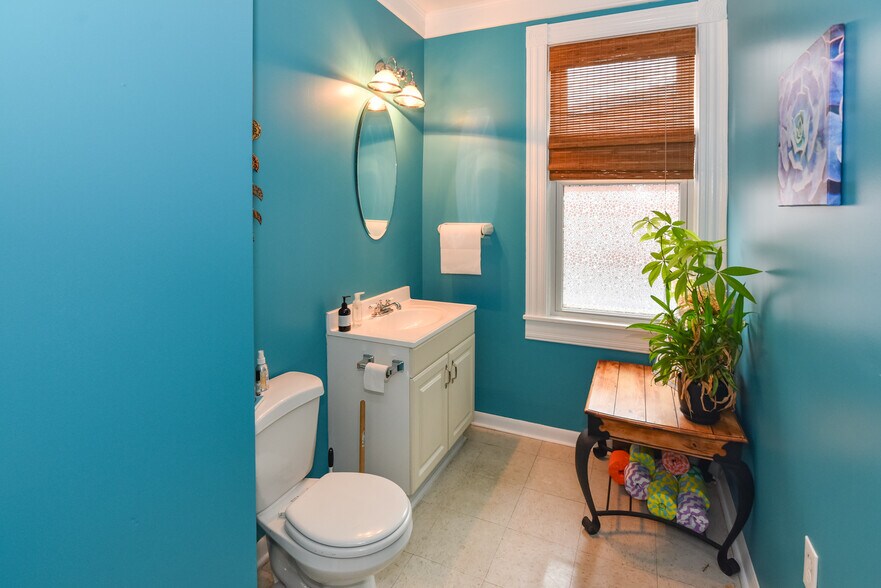 More Photos Of 3545 Chestnut Ave, Baltimore Office For Sale