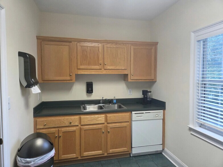 More Photos Of 375 Gaines School Rd, Athens Office For Lease