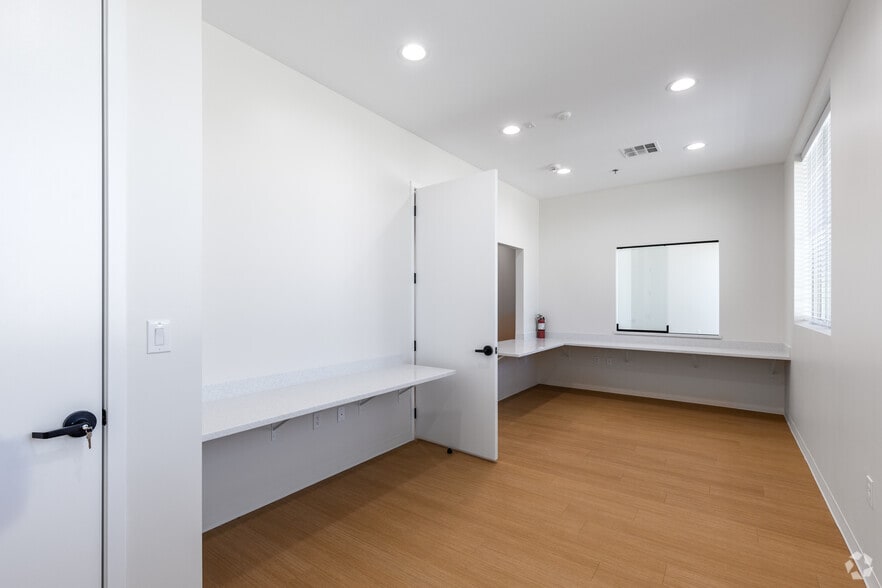 More Photos Of 1400 N Coit Rd, McKinney Unknown For Lease