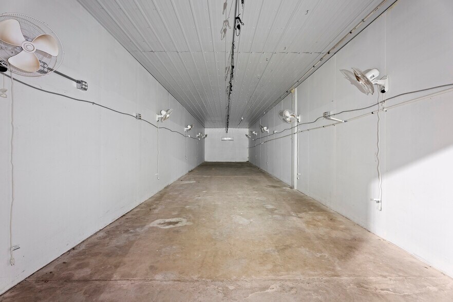 More Photos Of 57530 E Highway 59, Fairland Manufacturing For Sale