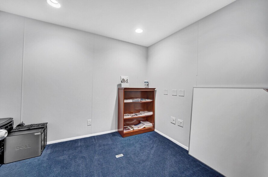 More Photos Of 3630 Hill Blvd, Jefferson Valley Medical For Lease