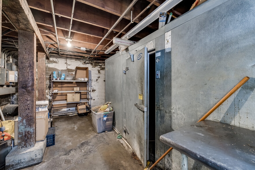 More Photos Of 2201-2205 44th Ave N, Minneapolis Restaurant For Sale