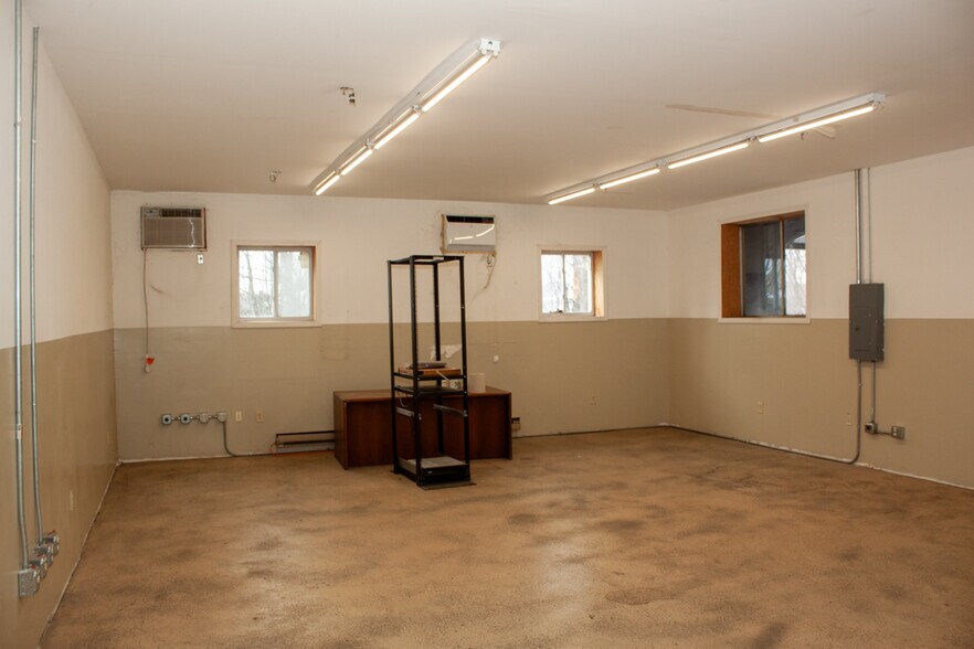 More Photos Of 10 Bartlett St, Allenstown Light Manufacturing For Lease