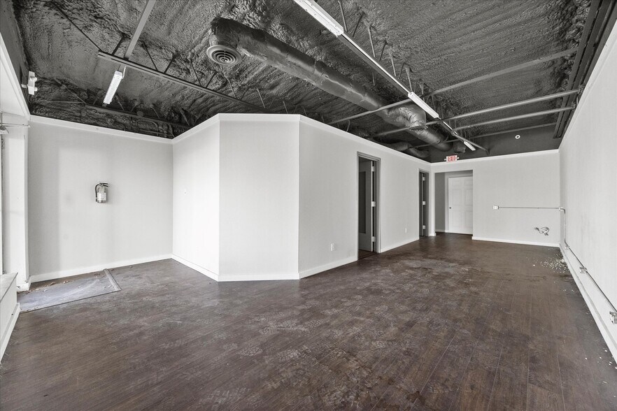 More Photos Of 2108 Monroe St, Commerce Showroom For Sale