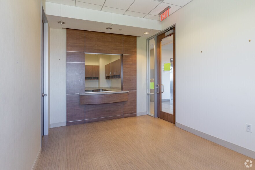 More Photos Of 7616 Branford Pl, Sugar Land Medical For Sale