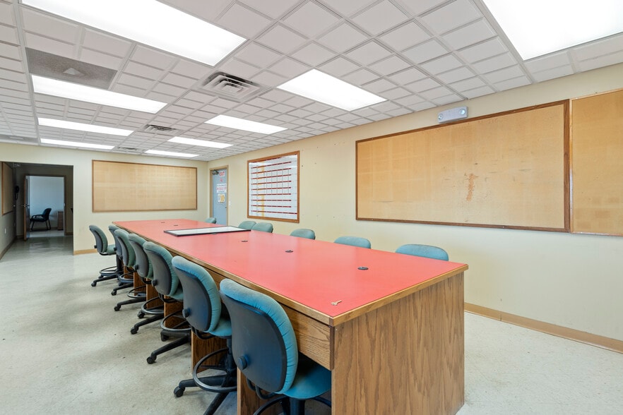 More Photos Of 275 Larcel Dr, Sikeston Flex For Sale