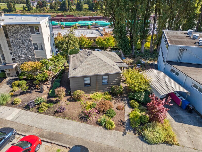 More Photos Of 2634 Thorndyke Ave W, Seattle Apartments For Sale