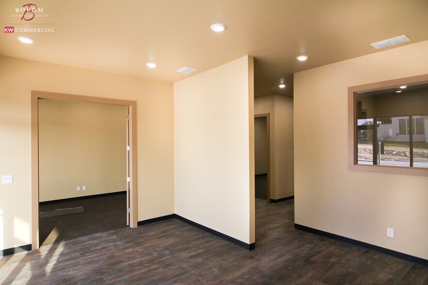 More Photos Of 12 Truss Dr, Boerne General Retail For Sale