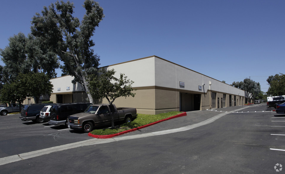 Primary Photo Of 7343 Ronson Rd, San Diego Manufacturing For Lease