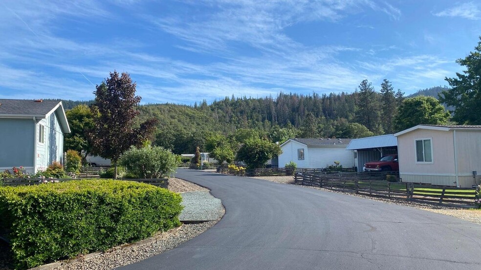 More Photos Of 6901 Old Stage Rd, Central Point Manufactured Housing Mobile Home Park For Sale