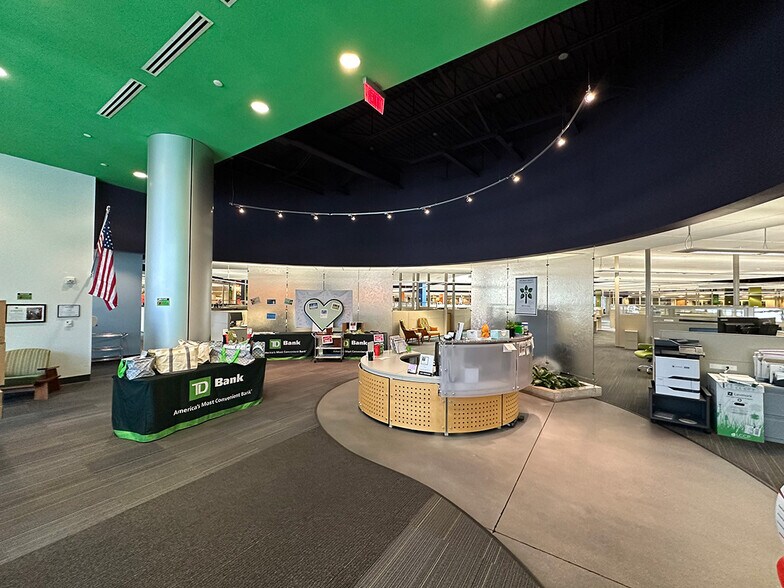 More Photos Of 550 Center St, Auburn Freestanding For Lease