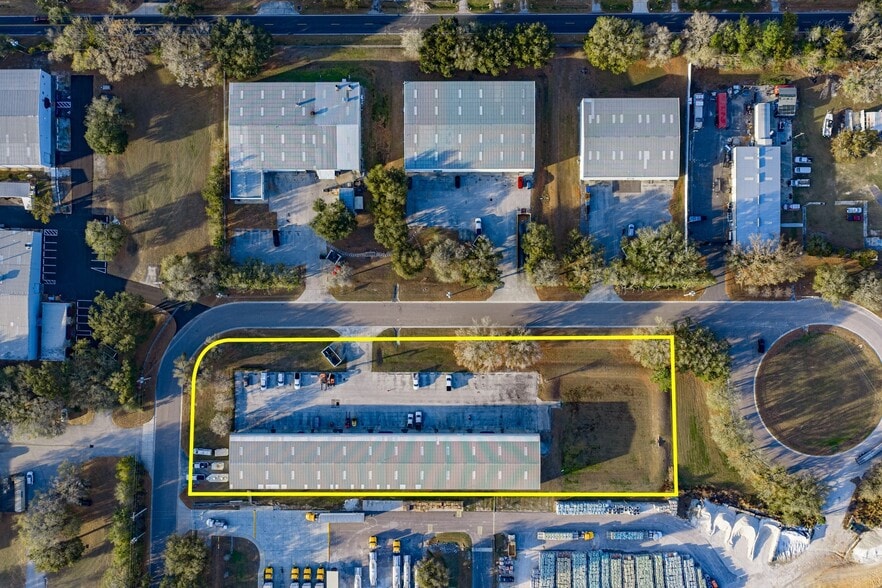 More Photos Of 2007 Wood Ct, Plant City Warehouse For Sale