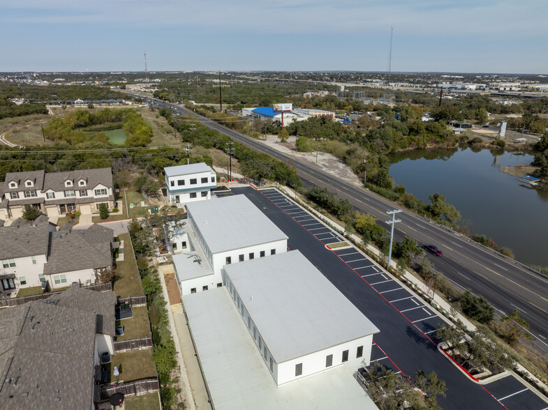 More Photos Of 1651 S Bell Blvd, Cedar Park Storefront Retail Office For Lease