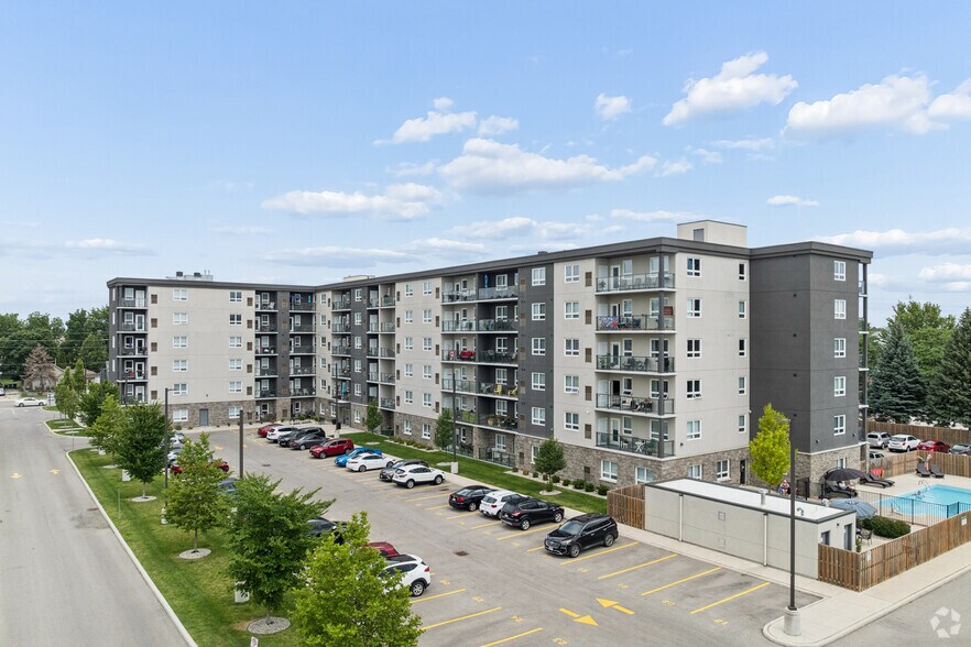 More Photos Of 550 Park Av W, Chatham Apartments For Sale