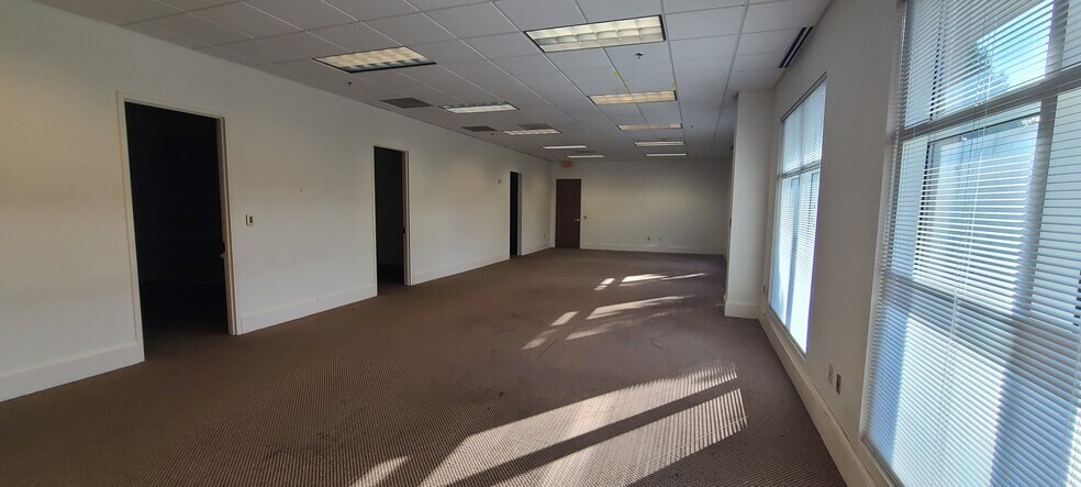 More Photos Of 6700 Fairview Rd, Charlotte Office Residential For Lease