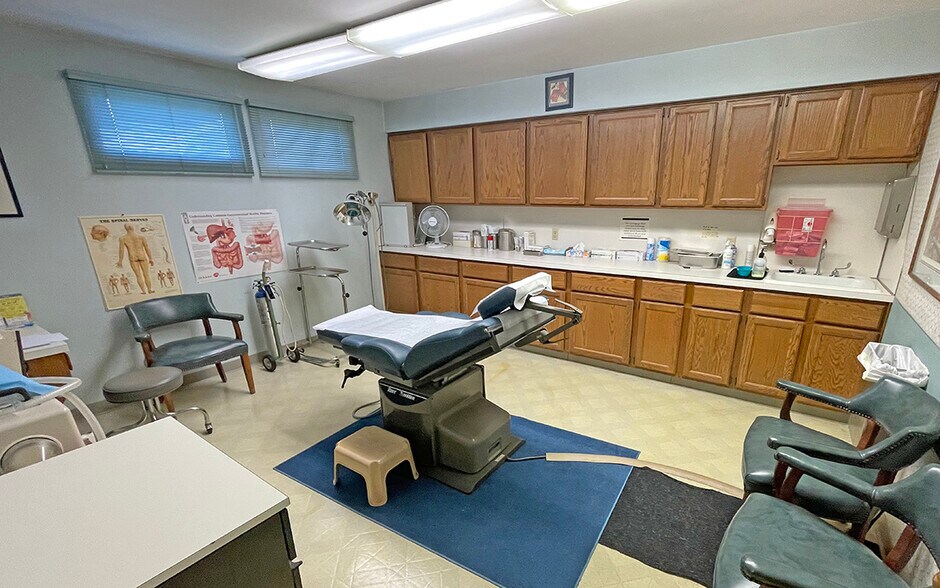 More Photos Of 875-899 S Arlington Ave, Harrisburg Office For Sale