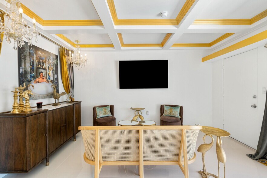 More Photos Of 120 W Vereda Sur, Palm Springs Hotel For Sale