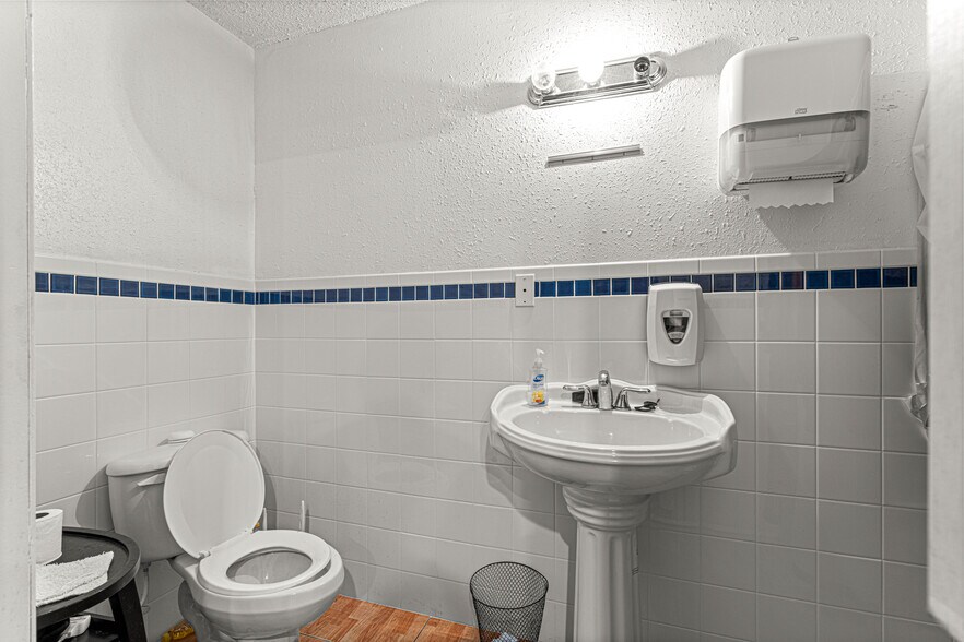 More Photos Of 484 Emerald Rd, Ocala Religious Facility For Sale