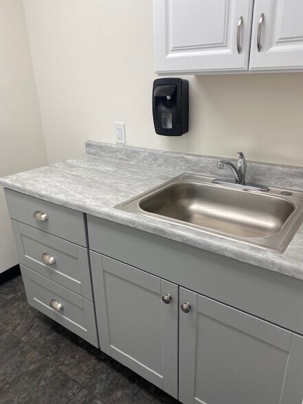 More Photos Of 5035 W Rosecrans Ave, Hawthorne Freestanding For Sale