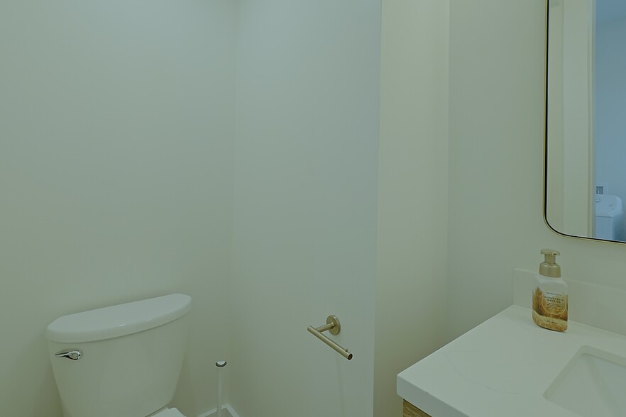 More Photos Of 26 N Short St, Troy Office For Lease