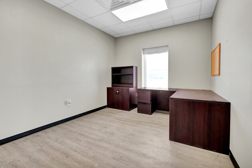 More Photos Of 10712 W County Road 77, Midland Service For Lease