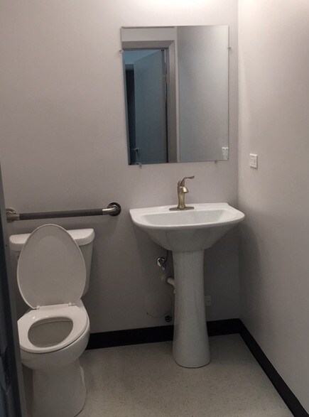 More Photos Of 3365 N Arlington Heights Rd, Arlington Heights Unknown For Lease