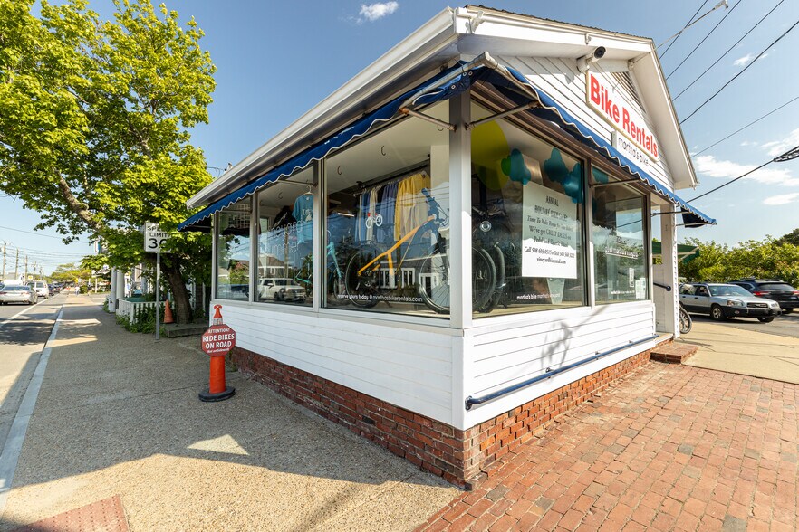 Primary Photo Of 4 Lagoon Pond Rd, Vineyard Haven General Retail For Sale