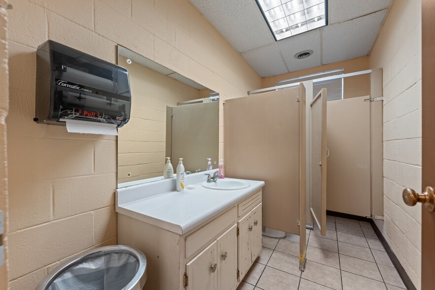 More Photos Of 3411 Covington Pike, Memphis Religious Facility For Sale