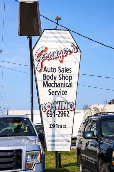 More Photos Of 325 1st St, Toledo Office For Sale