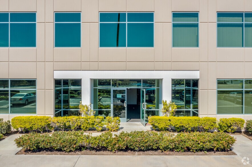 More Photos Of 420 Goddard, Irvine Warehouse For Lease