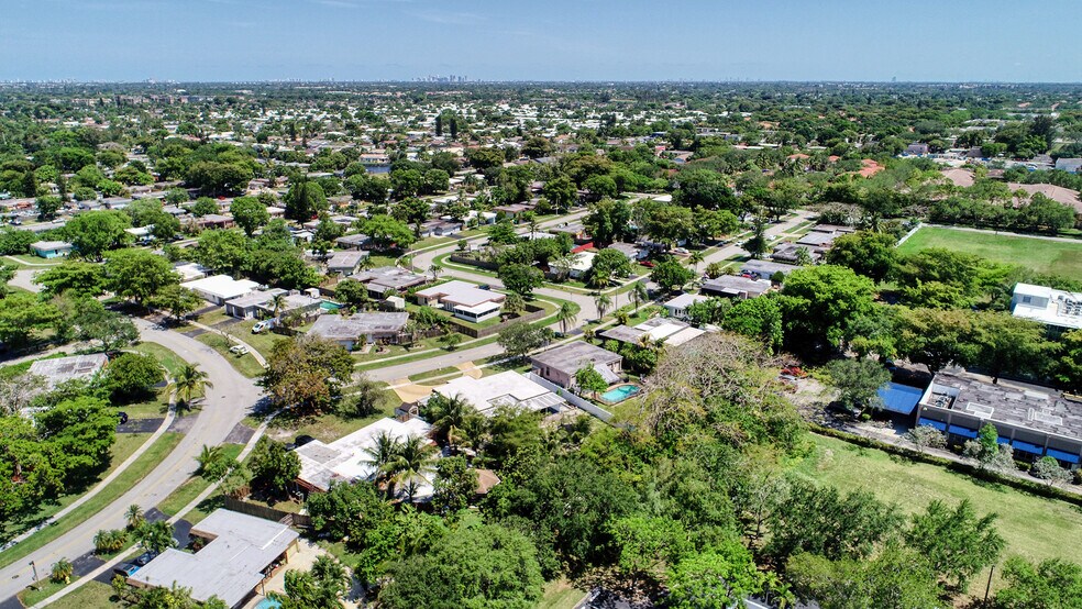 More Photos Of 7880 N University Dr, Tamarac Office Residential For Lease