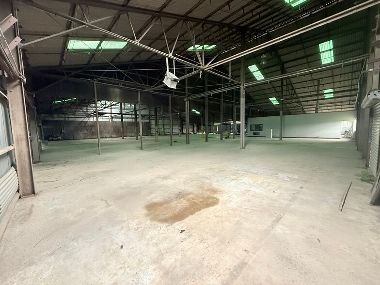 More Photos Of 5100 21st Street, Tulsa Manufacturing For Lease