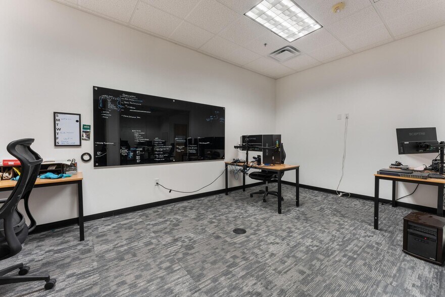 More Photos Of 9890 S Maryland Pky, Las Vegas Unknown For Lease