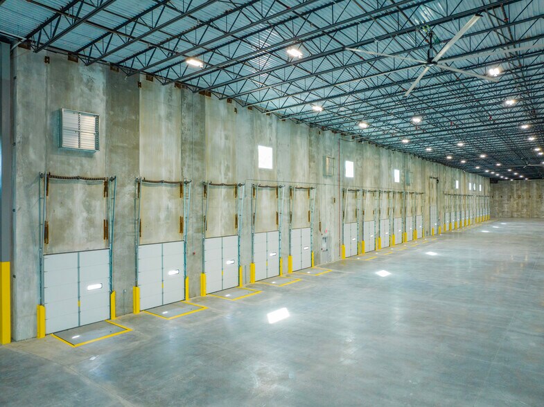 More Photos Of 88 Parkway Dr S, Hauppauge Warehouse For Lease