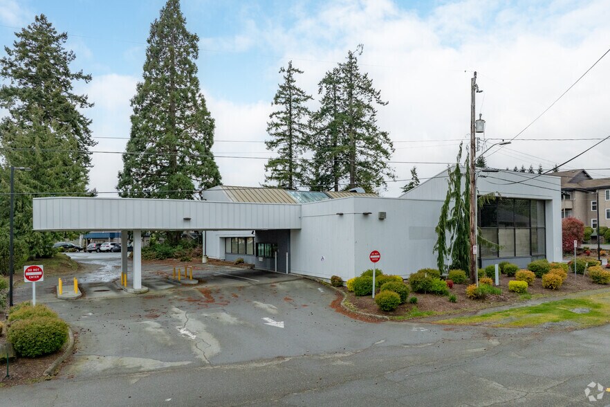 More Photos Of 18525 Firlands Way N, Shoreline Bank For Sale