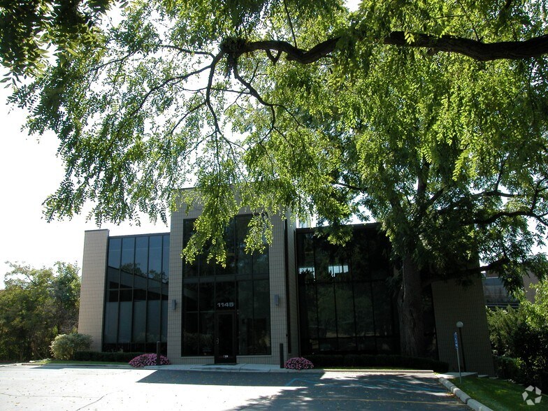 More Photos Of 1145 W Long Lake Rd, Bloomfield Hills Office For Lease