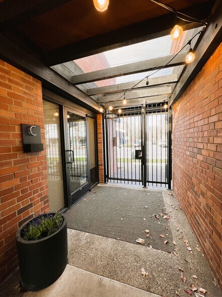 More Photos Of 3332 N Lombard St, Portland Office For Sale