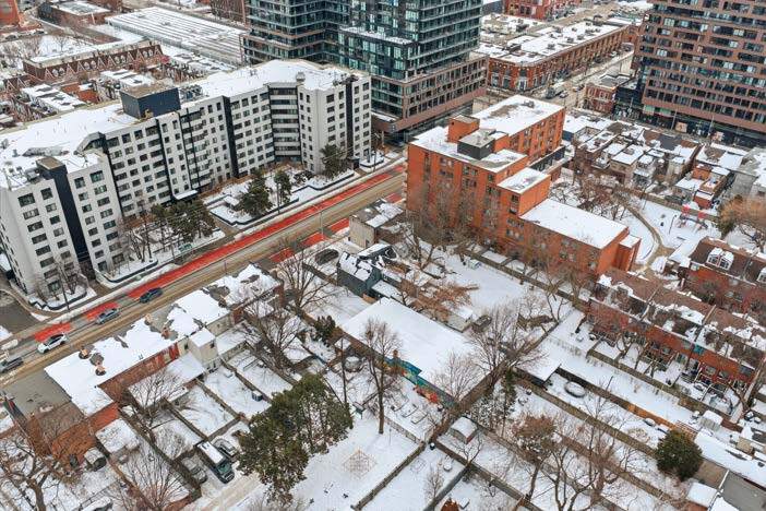More Photos Of 322 Dufferin St, Toronto Freestanding For Sale