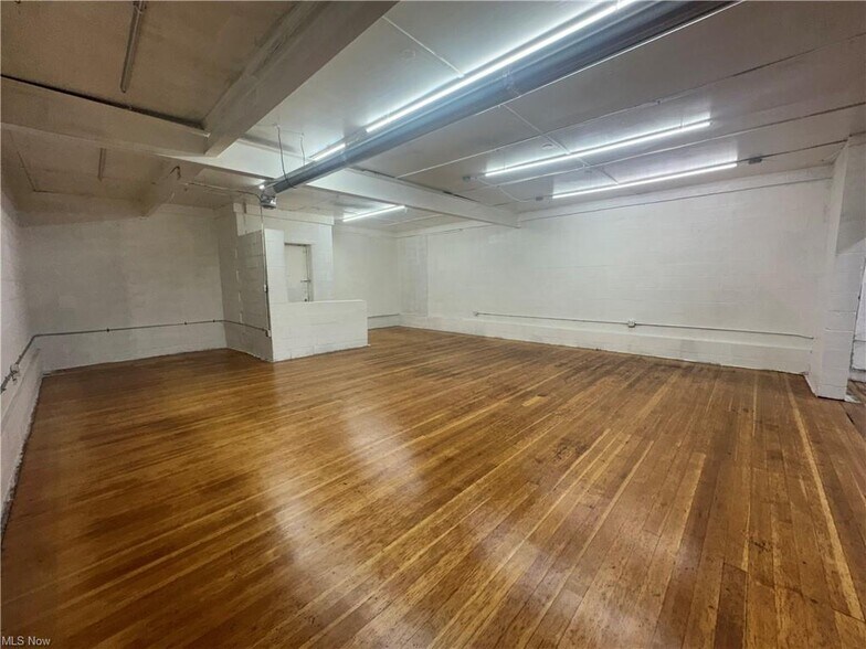 More Photos Of 1301 Brownell Ave, Lorain Service For Sale