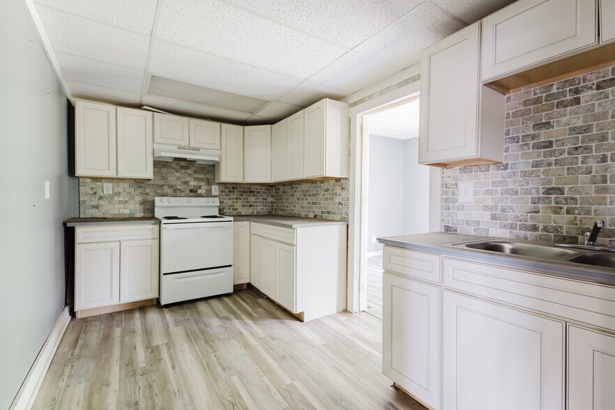 More Photos Of , Lexington Specialty For Sale