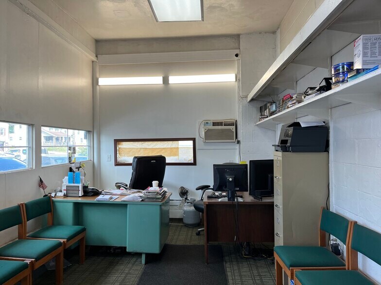 More Photos Of 2403 Mahoning Ave, Youngstown Auto Repair For Sale