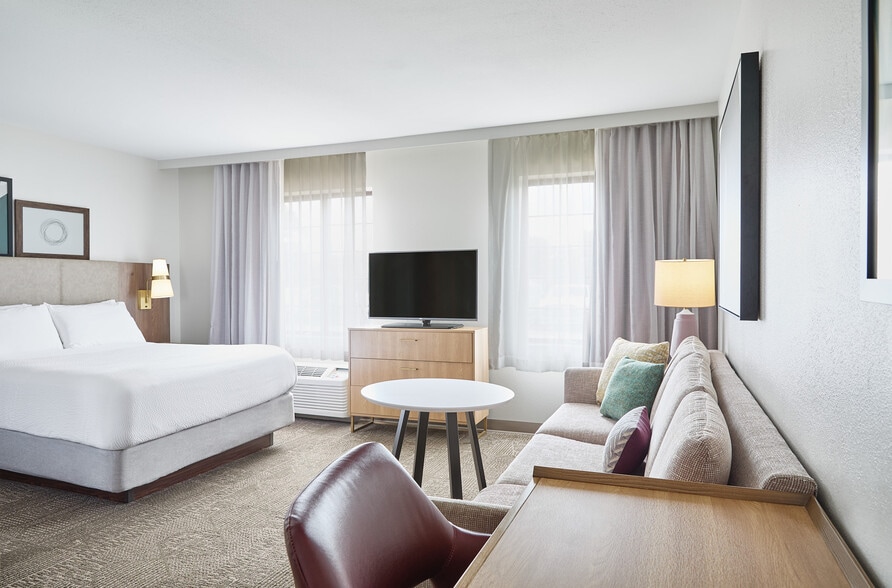 More Photos Of 300 W Romeo B Garrett Ave, Peoria Hotel For Sale