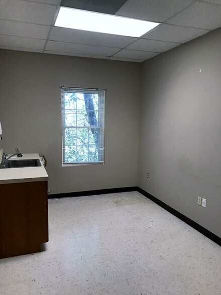 More Photos Of 450 S Church St, Fincastle Medical For Lease