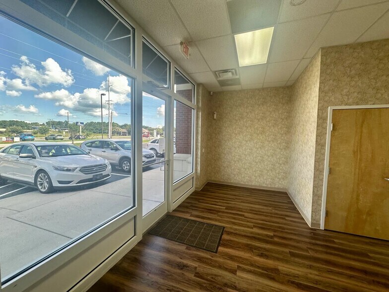 More Photos Of 1405 S Sizer Ave, Jefferson City Unknown For Lease