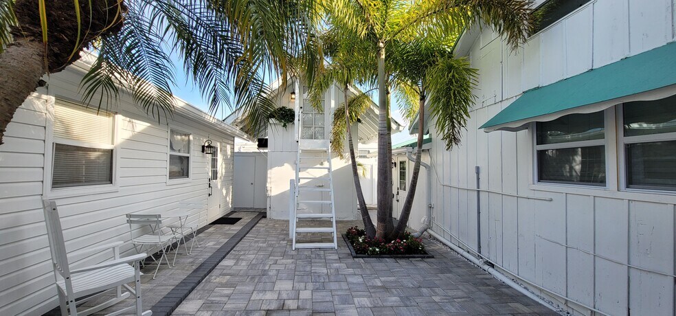 More Photos Of 3351 Bahia Vista St, Sarasota Storefront For Sale