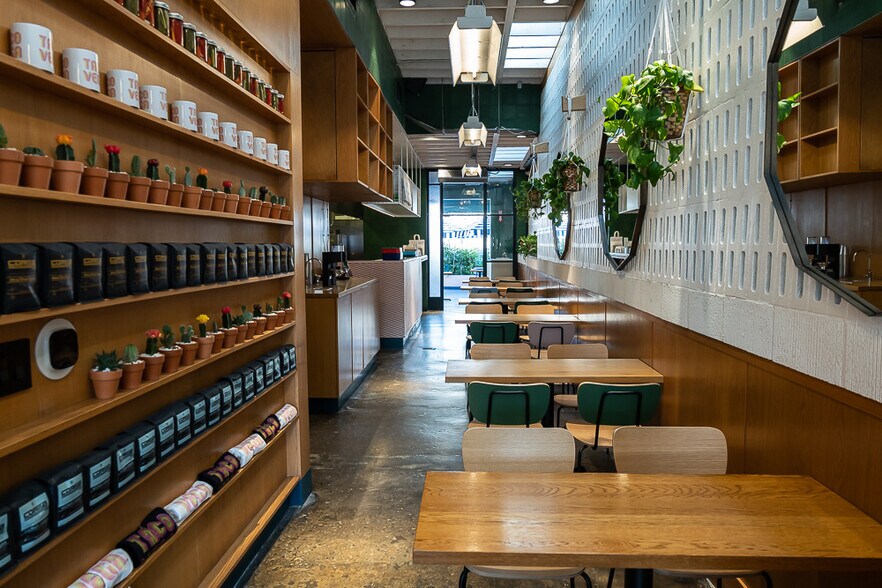 More Photos Of 452-456 N Fairfax Ave, Los Angeles Storefront For Lease