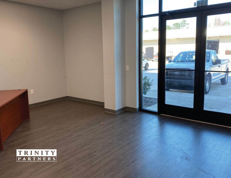 More Photos Of 195-199 Shop Grove Dr, Columbia Warehouse For Lease